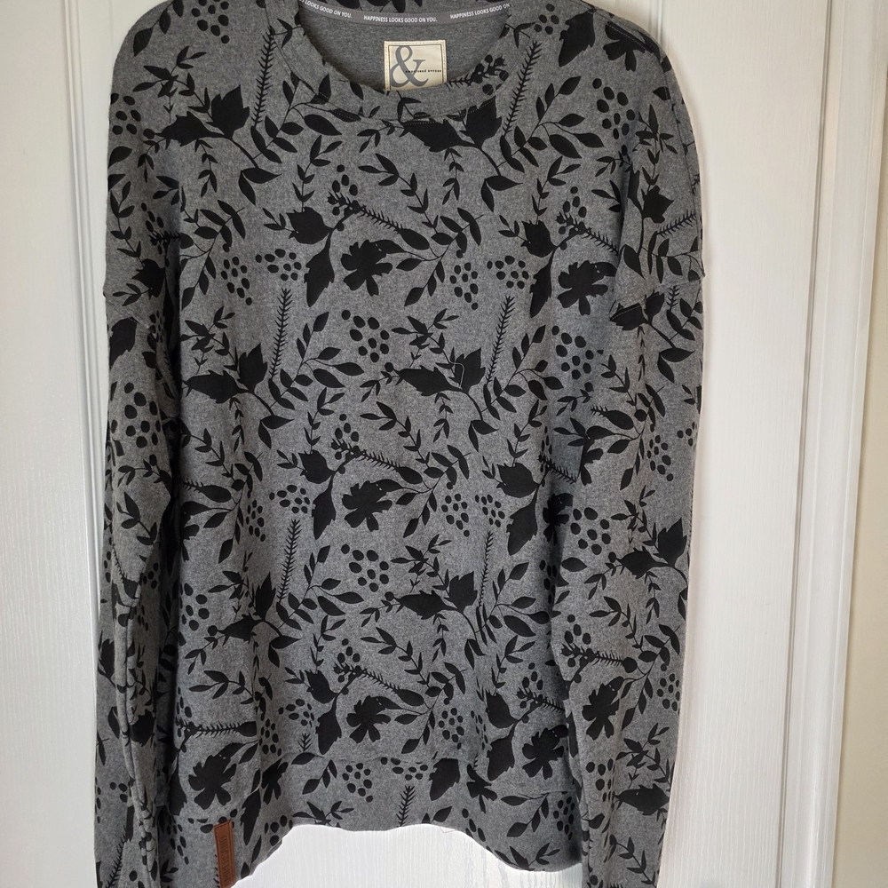 AMPERSAND AVE Black and Gray Fall Into Place University Pullover